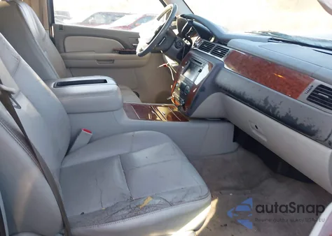 2008 Chevrolet Suburban 1500 Ltz из США, поврежденный, VIN 3GNFC16038G209214